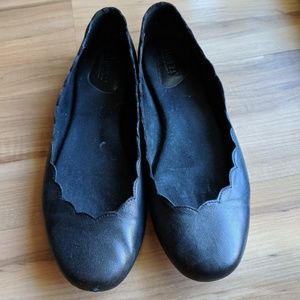 Børn | Black Leather Scallop-edged Flats 9.5